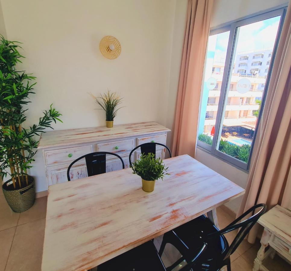 Tabbu Ibiza Apartments Playa d'en Bossa Ngoại thất bức ảnh